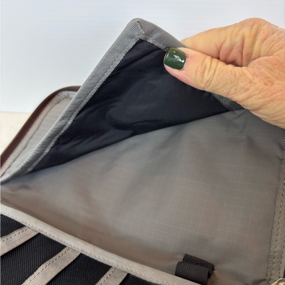 LeSportsac Brown Nylon Wallet Travel Wallet with Handle Geometric Zip Around 9" - Picture 9 of 9